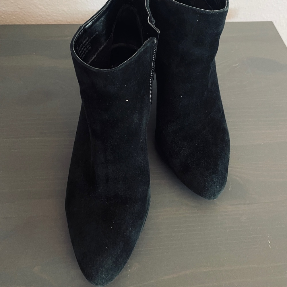 Suede leather elegant boots